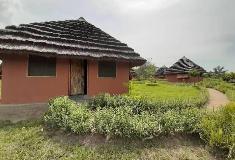 هتل Tangi Safaris Lodge