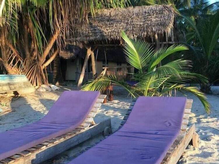 پانسیون Mike S Beach Cottages