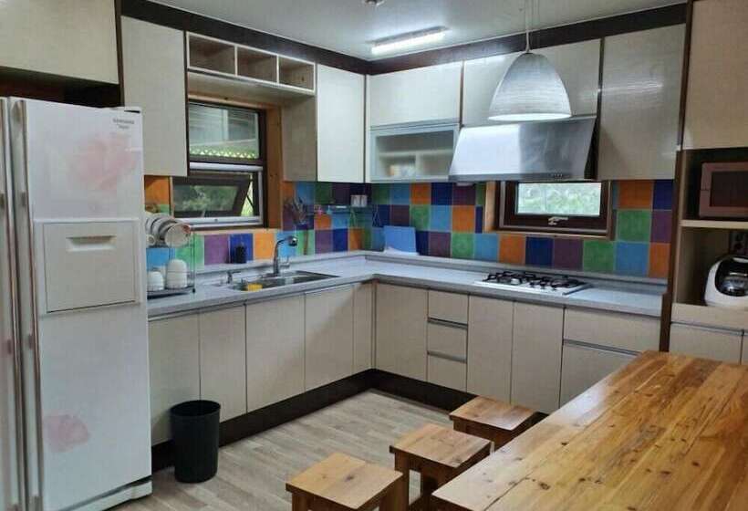 بنسيون Muju Caravan Pesnion