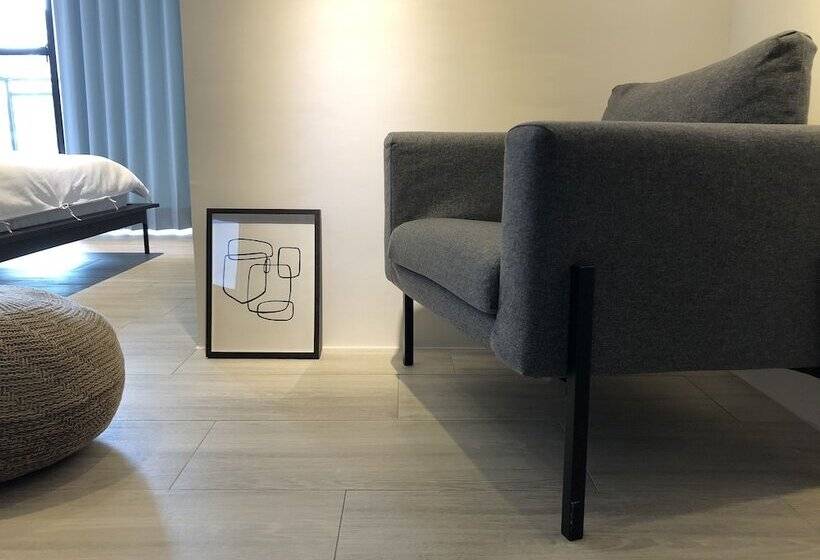 پانسیون Single Eyelid Hostel