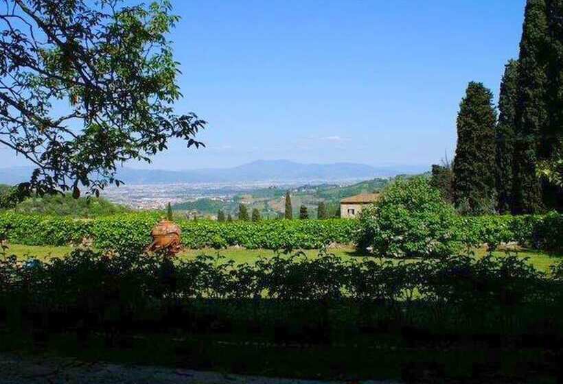 Plush Farmhouse In Bacchereto With Swimming Pool