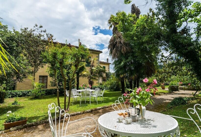 Plush Farmhouse In Bacchereto With Swimming Pool