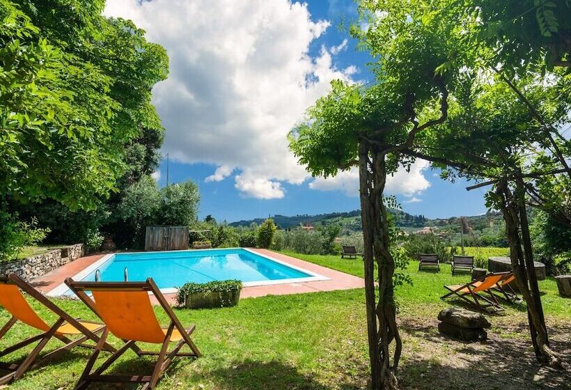 Plush Farmhouse In Bacchereto With Swimming Pool