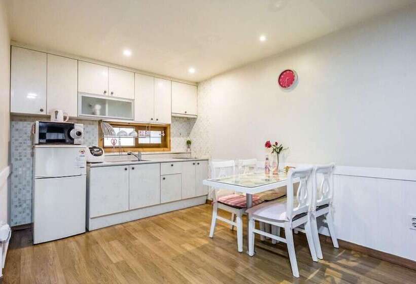 Ravie Pension