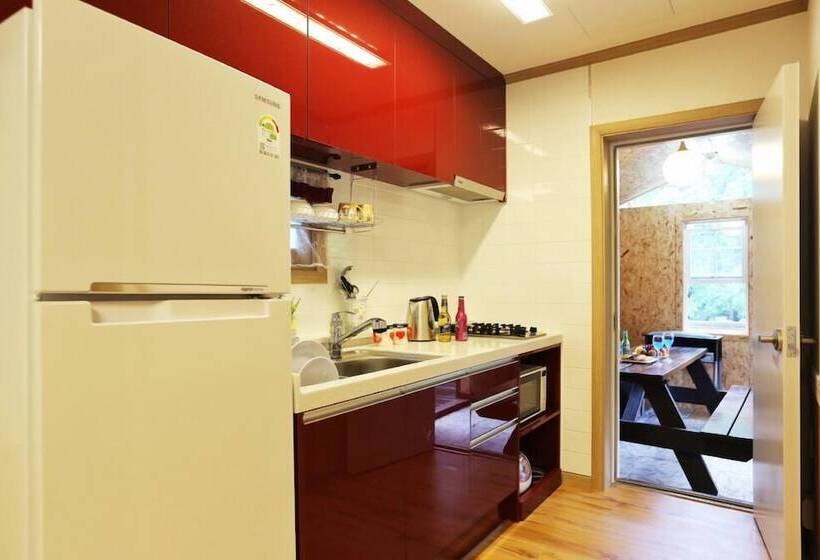 Ravie Pension