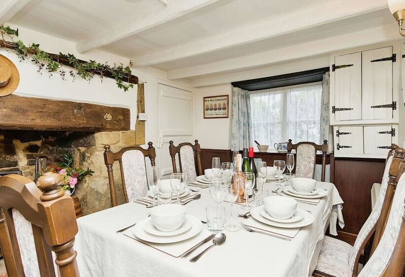 Ye Olde Cottage