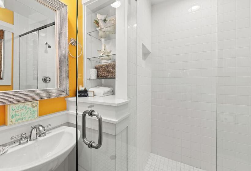 Quaint 2br/2.5ba Cottage Nestled Between 30a & Panama City Beach! Sleeps 6!