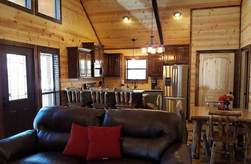 Ace In The Hole Cabin In The Wood With Hot Tub And Fireplace By Redawning