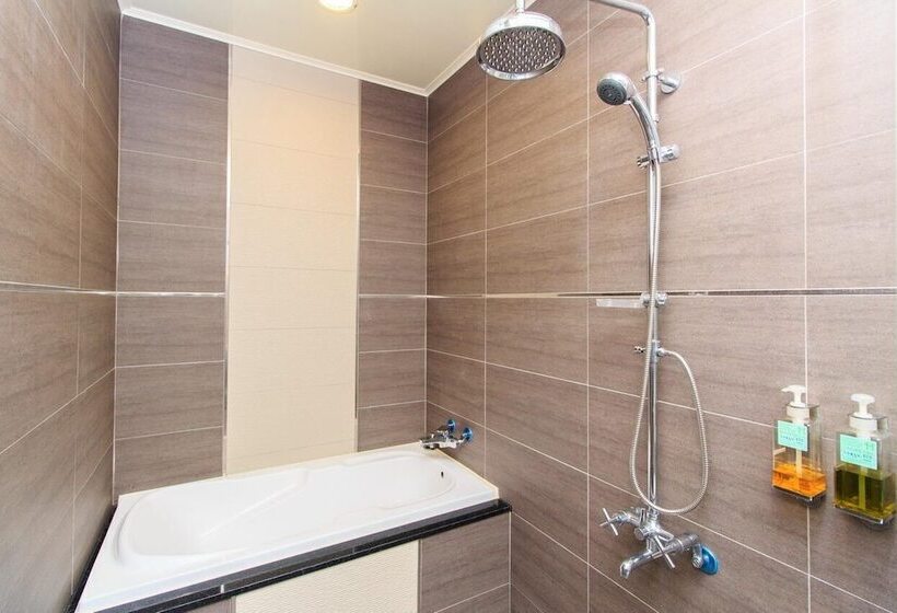 تختخواب و صبحانه Silimu Hostel