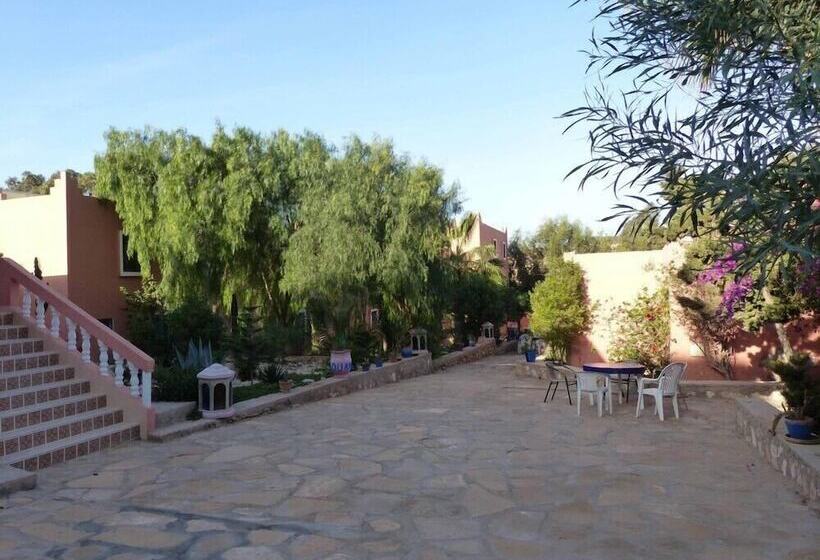 مسافرخانه Auberge Tasra