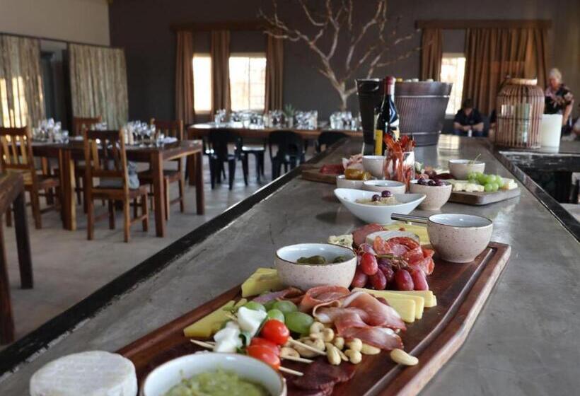 هتل Kifaru Luxury Lodge & Bush Camp