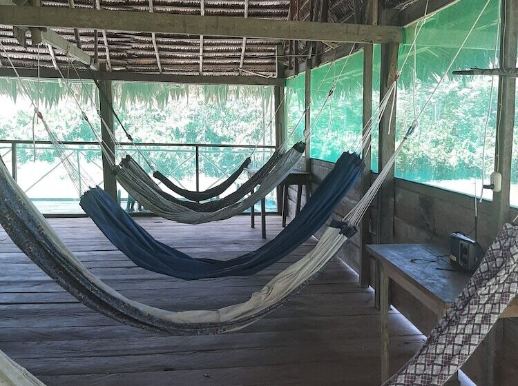 هتل Lupuna Jungle Tours And Expeditions