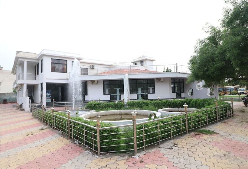 فندق Oyo 45787 Mangalam Resort