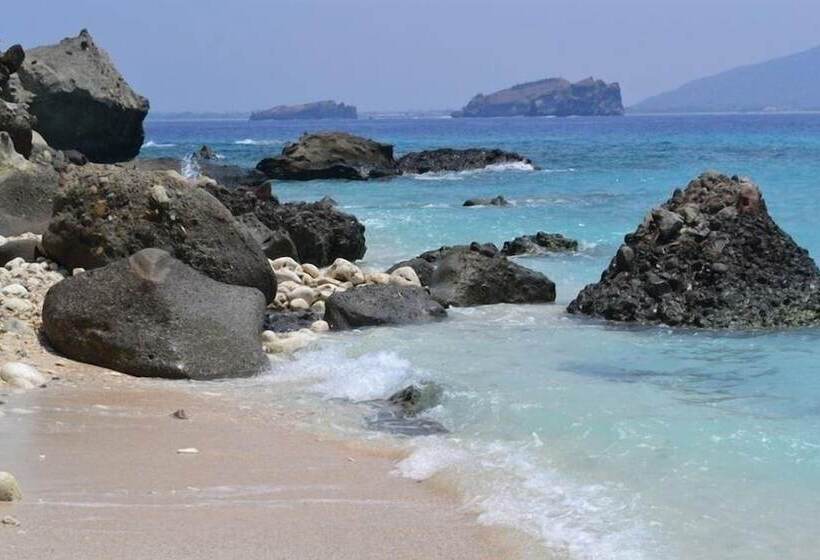 هتل Pundaquit Luxury Resort