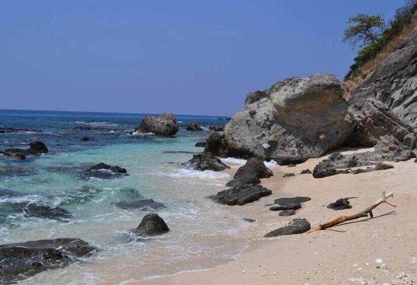 هتل Pundaquit Luxury Resort