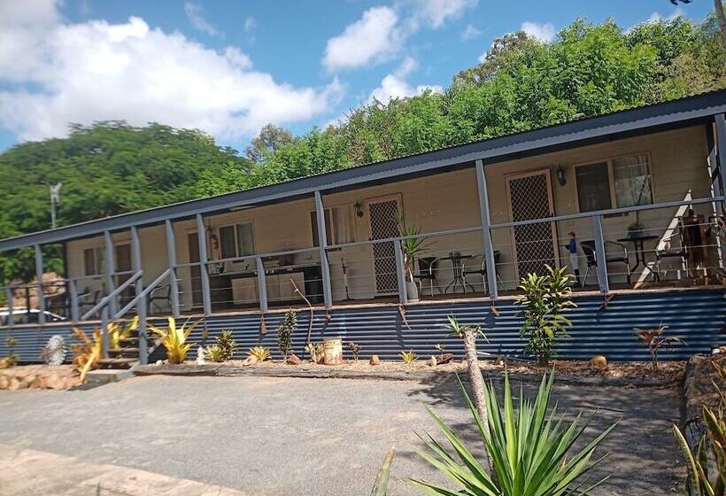 Отель Silver Wattle Caravan Park