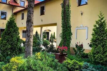 هتل & Spa Antyczny Dwór