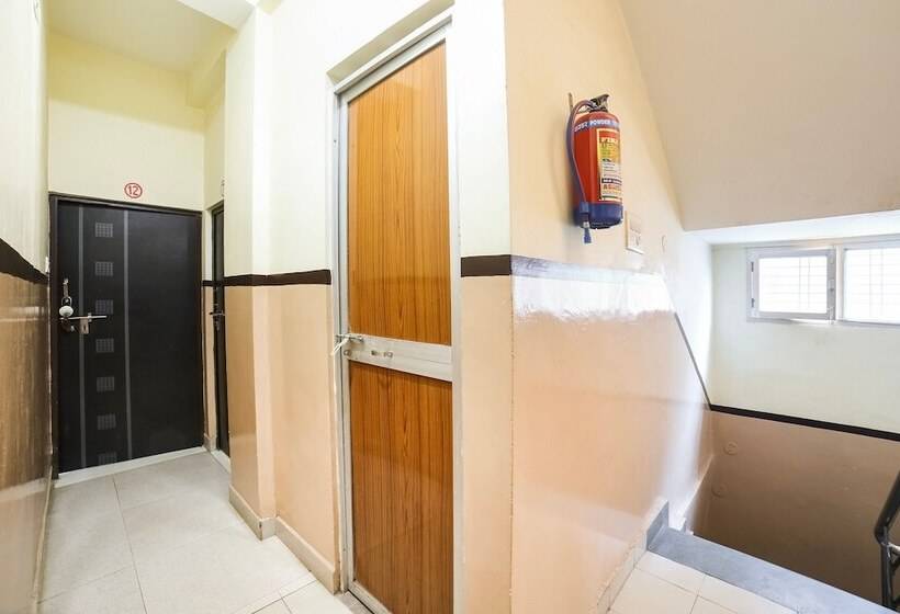 호텔 Spot On 45291 Bharat Lodge