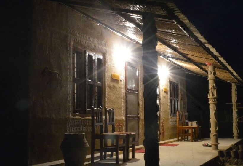 هتل Tharu Community Lodge