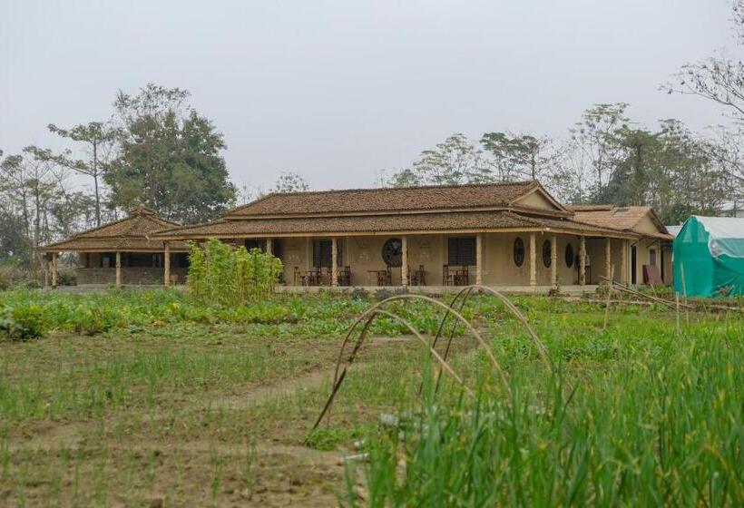 هتل Tharu Community Lodge