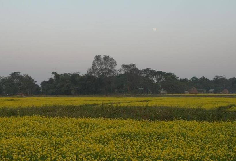 هتل Tharu Community Lodge