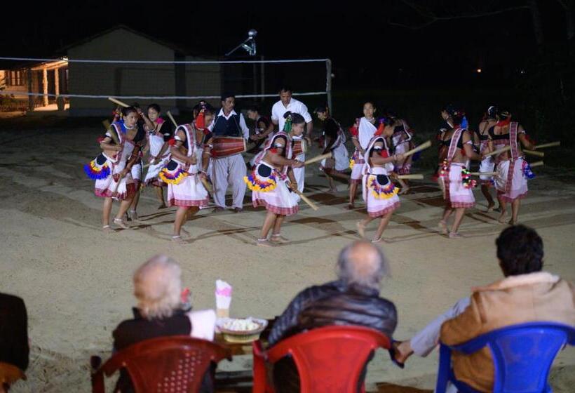 هتل Tharu Community Lodge