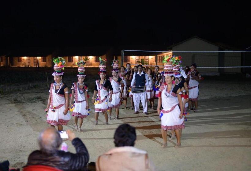 هتل Tharu Community Lodge