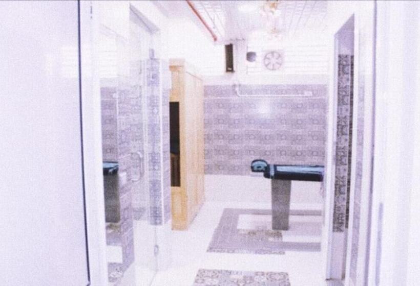 هتل Vibes Hostel & Spa