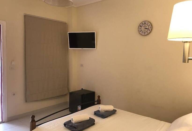 פנסיון Fira Home 2