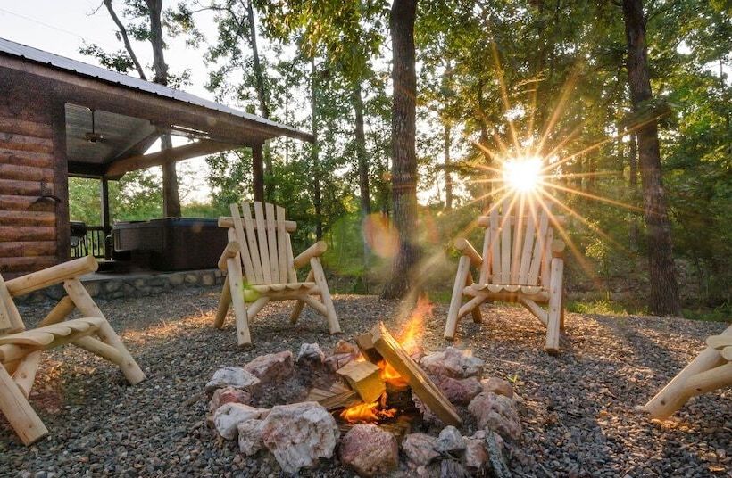 Sunsettin Cabin With Fireplace, Free Wifi, And Parking Onsite By Redawning