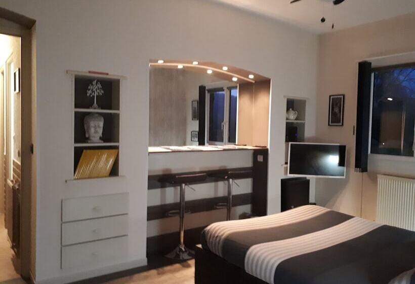 ベッドアンドブレックファースト La Longère Des Nuits De Varenne