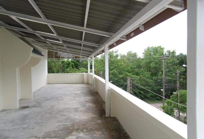 هتل Albatross Guesthouse @ Thungwualaen Beach
