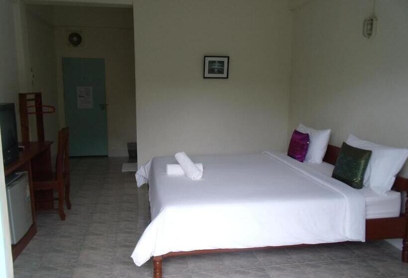 هتل Albatross Guesthouse @ Thungwualaen Beach