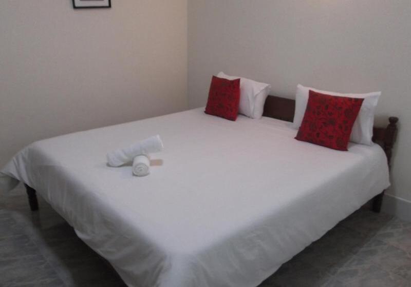 هتل Albatross Guesthouse @ Thungwualaen Beach