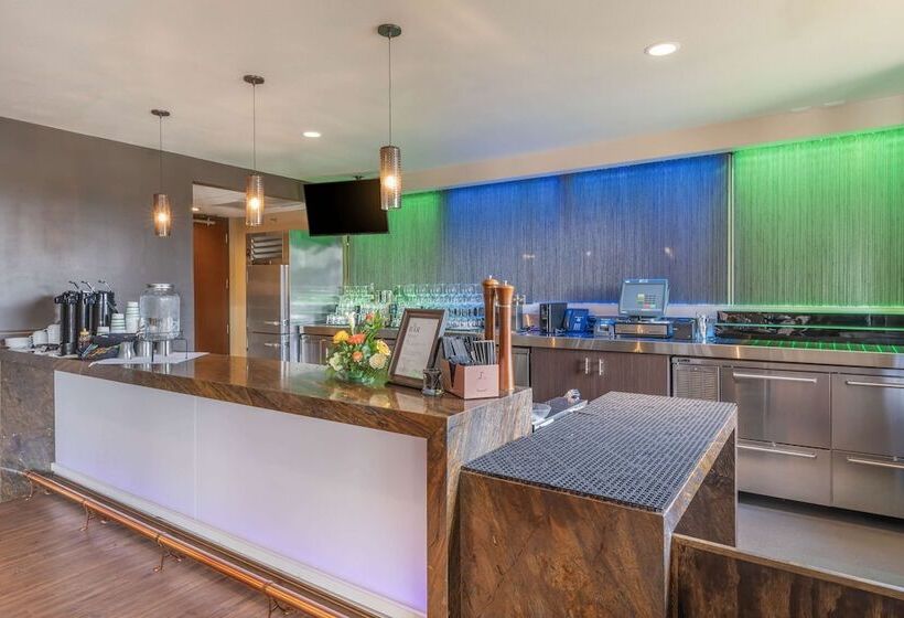호텔 Best Western Premier Boulder Falls Inn
