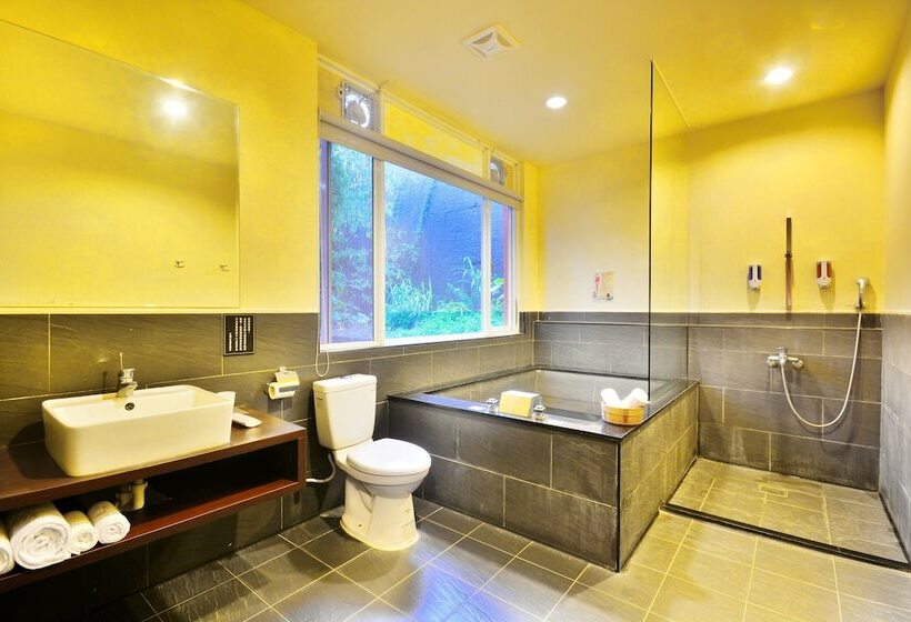 هتل Courier Station