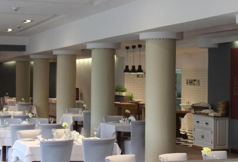 ホテル Pod Dębem