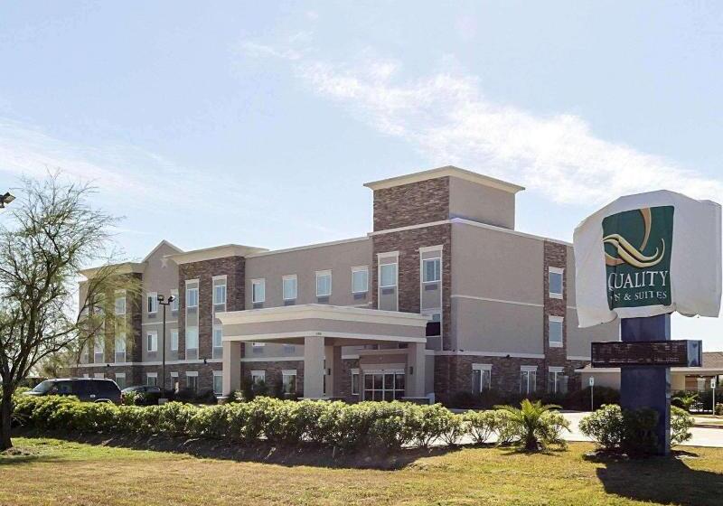 هتل Quality Inn & Suites Victoria East