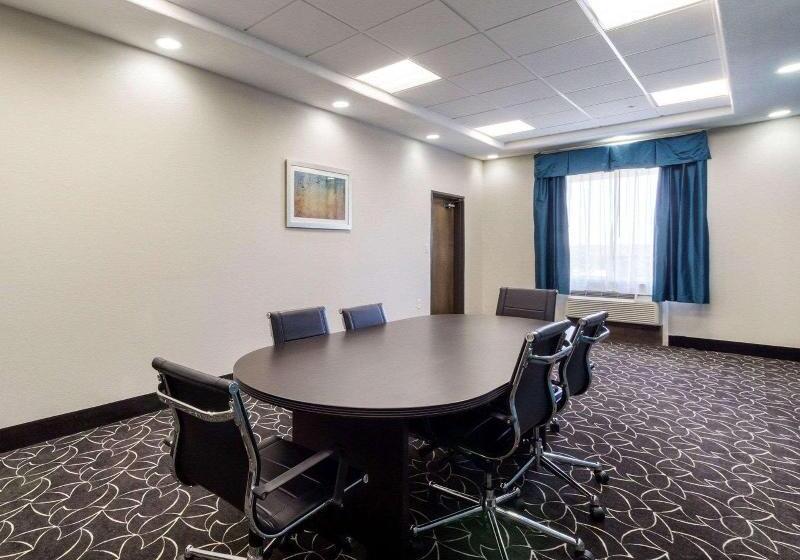 هتل Quality Inn & Suites Victoria East