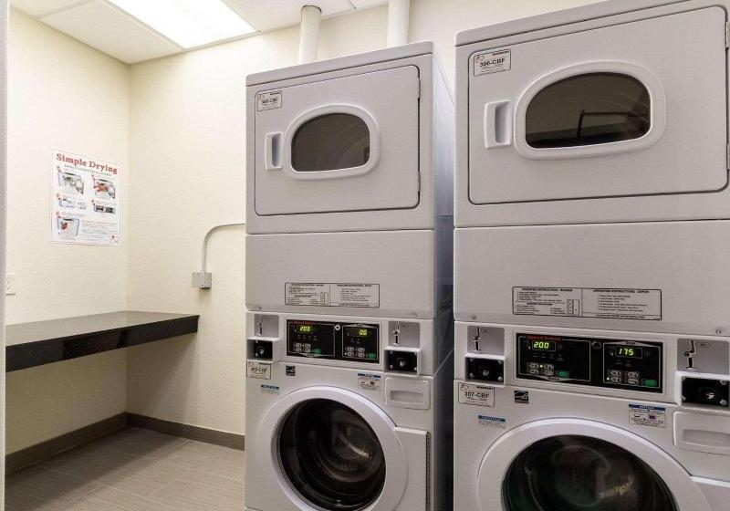 هتل Quality Inn & Suites Victoria East