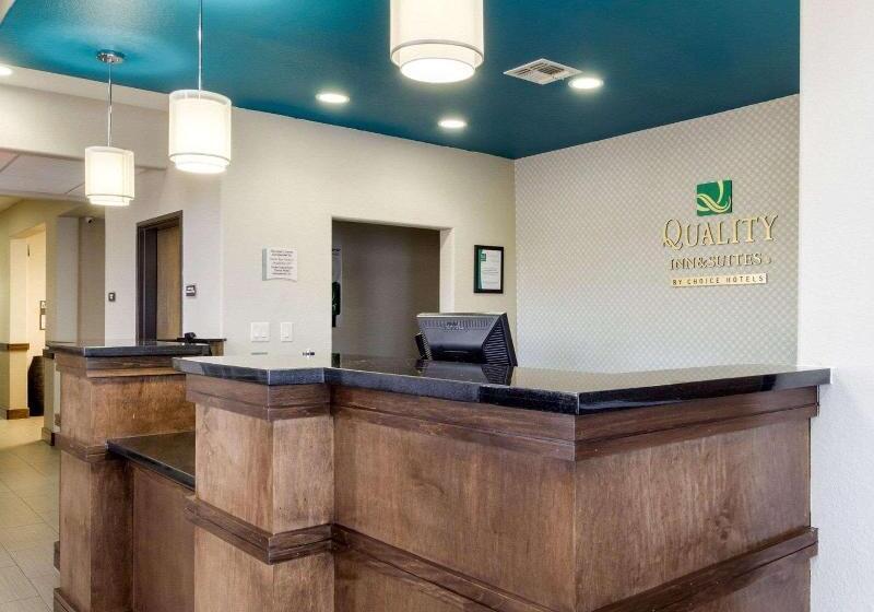 هتل Quality Inn & Suites Victoria East