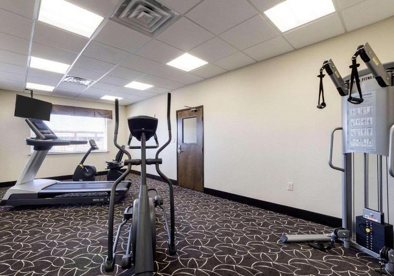 هتل Quality Inn & Suites Victoria East