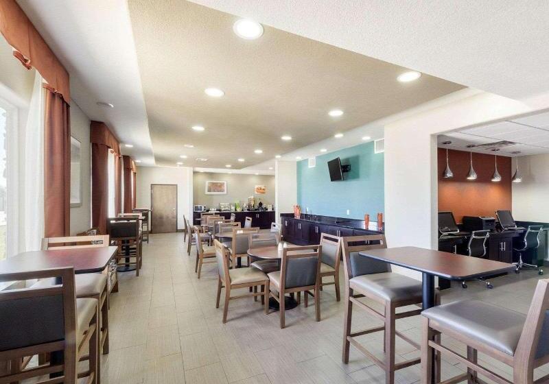 هتل Quality Inn & Suites Victoria East