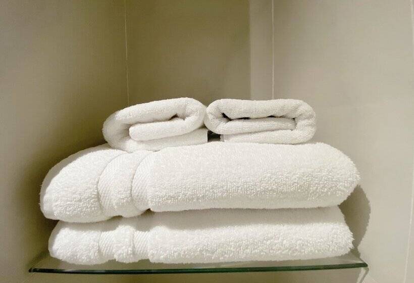 Fotos del hotel The Luxe:  2