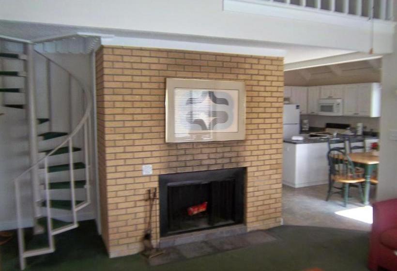 בית מלון כפרי Waterwood Townhouses