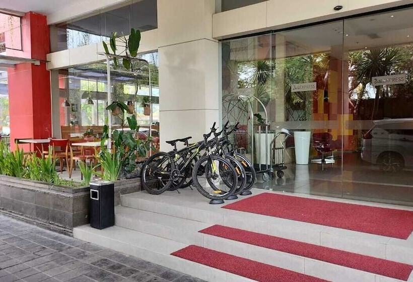 هتل Zuri Express Lippo Cikarang