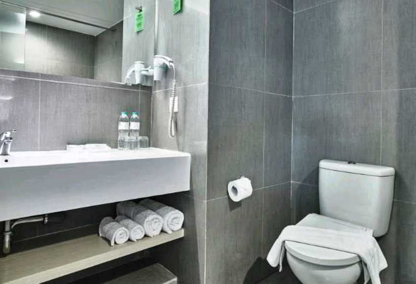 هتل Zuri Express Lippo Cikarang