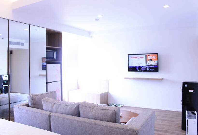 هتل Zuri Express Lippo Cikarang