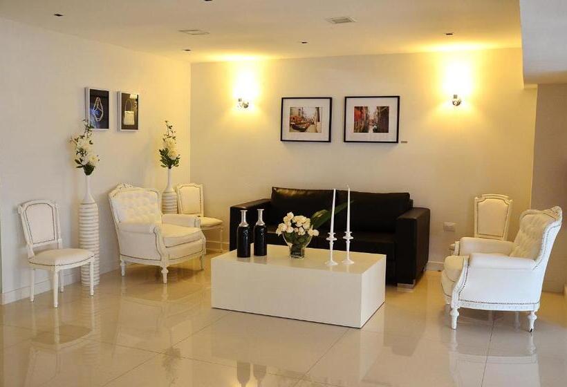 Le Parc Hotel & Suite