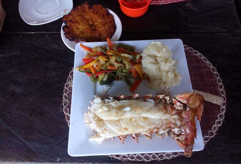 هتل Hostal Luz De Luna & Spa